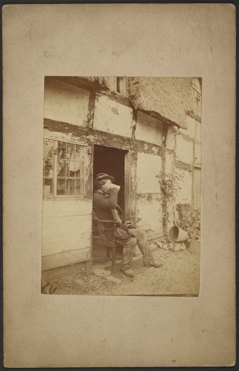 [Homem sentado a beber de uma caneca na porta aberta]. de John Whistler