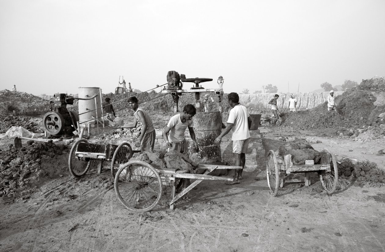 Fábricas de tijolos em Calcutá, Índia, 2016 (foto) de Jon Nicholson
