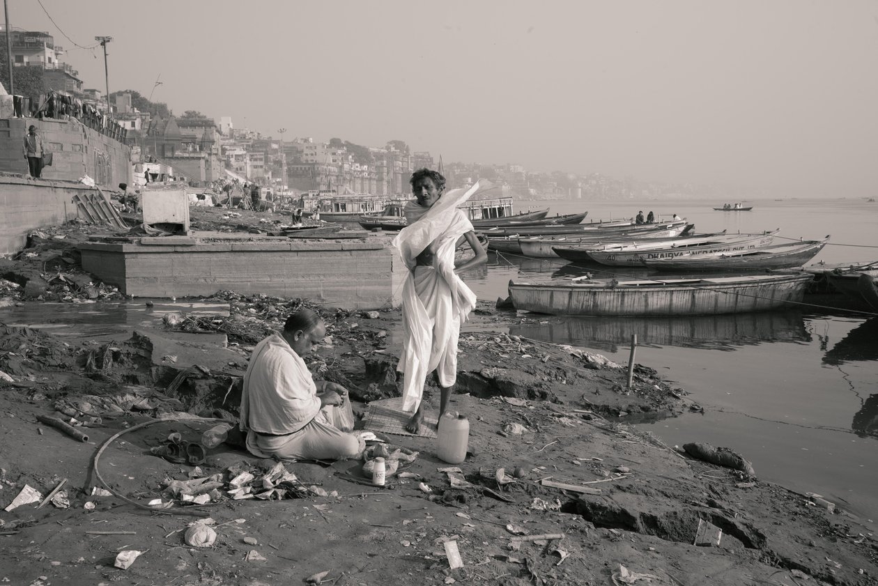 Manikarnika Ghat, Varanasi, 2016 (foto) de Jon Nicholson