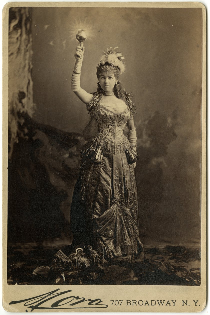 Sra. Vanderbilt (impressão em sépia) de José Maria Mora