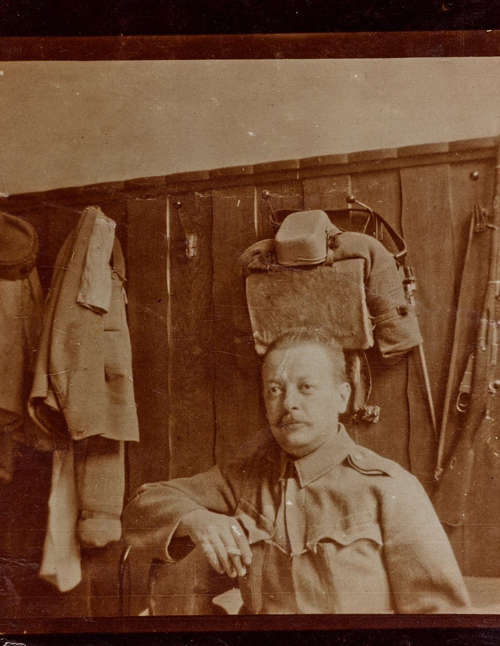 Álbum "Meine weltkriegs - Erinnerungen South-West Front (Caríntia, Itália, Tirol do Sul) (My world war - memories of the South-Western Front in Carinthia, Italy, Trentino-Alto Adige) 31/03/1915-12/11/1918 - Josef Zohles Wien ": retrato de soldado (p/b ph de Josef Zohles