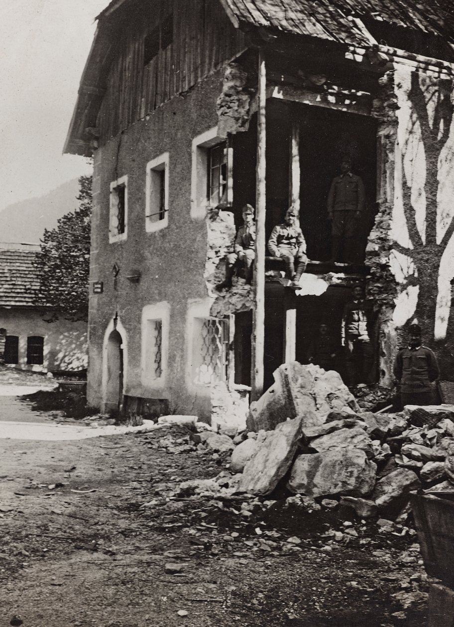 Álbum "Meine weltkriegs - Erinnerungen South-West Front (Carinthia, Itália, Tirol do Sul) (My world war - memories of the South-Western Front in Carinthia, Italy, Trentino-Alto Adige) 31/03/1915-12/11/1918 - Josef Zohles Wien ": escombros em Valbruna (p/b  de Josef Zohles