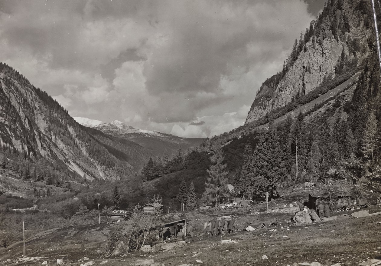 Álbum "Meine weltkriegs - Erinnerungen South-West Front (Caríntia, Itália, Tirol do Sul) (My world war - memories of the South-Western Front in Carinthia, Italy, Trentino-Alto Adige) 31/03/1915-12/11/1918 - Josef Zohles Wien ": soldados no Vale de L de Josef Zohles