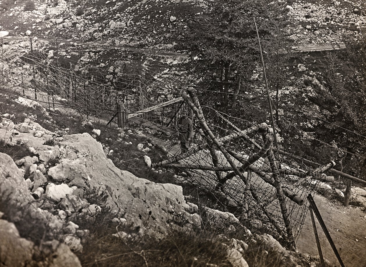 Álbum "Meine weltkriegs - Erinnerungen South-West Front (Caríntia, Itália, Tirol do Sul) (My world war - memories of the South-Western Front in Carinthia, Italy, Trentino-Alto Adige) 31/03/1915-12/11/1918 - Josef Zohles Wien ": arame farpado (foto a p/b) de Josef Zohles