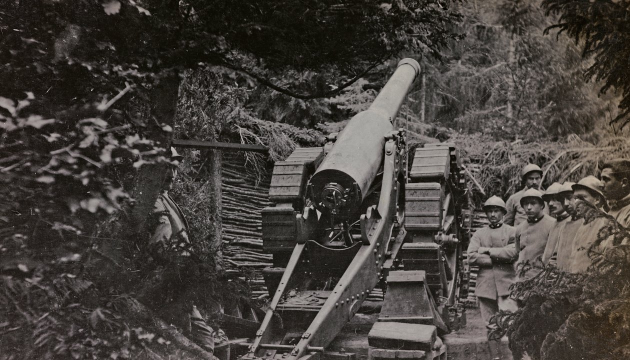 Álbum "Meine weltkriegs - Erinnerungen South-West Front (Caríntia, Itália, Tirol do Sul) (My world war - memories of the South-Western Front in Carinthia, Italy, Trentino-Alto Adige) 31/03/1915-12/11/1918 - Josef Zohles Wien ": soldados armados (foto a p/b de Josef Zohles