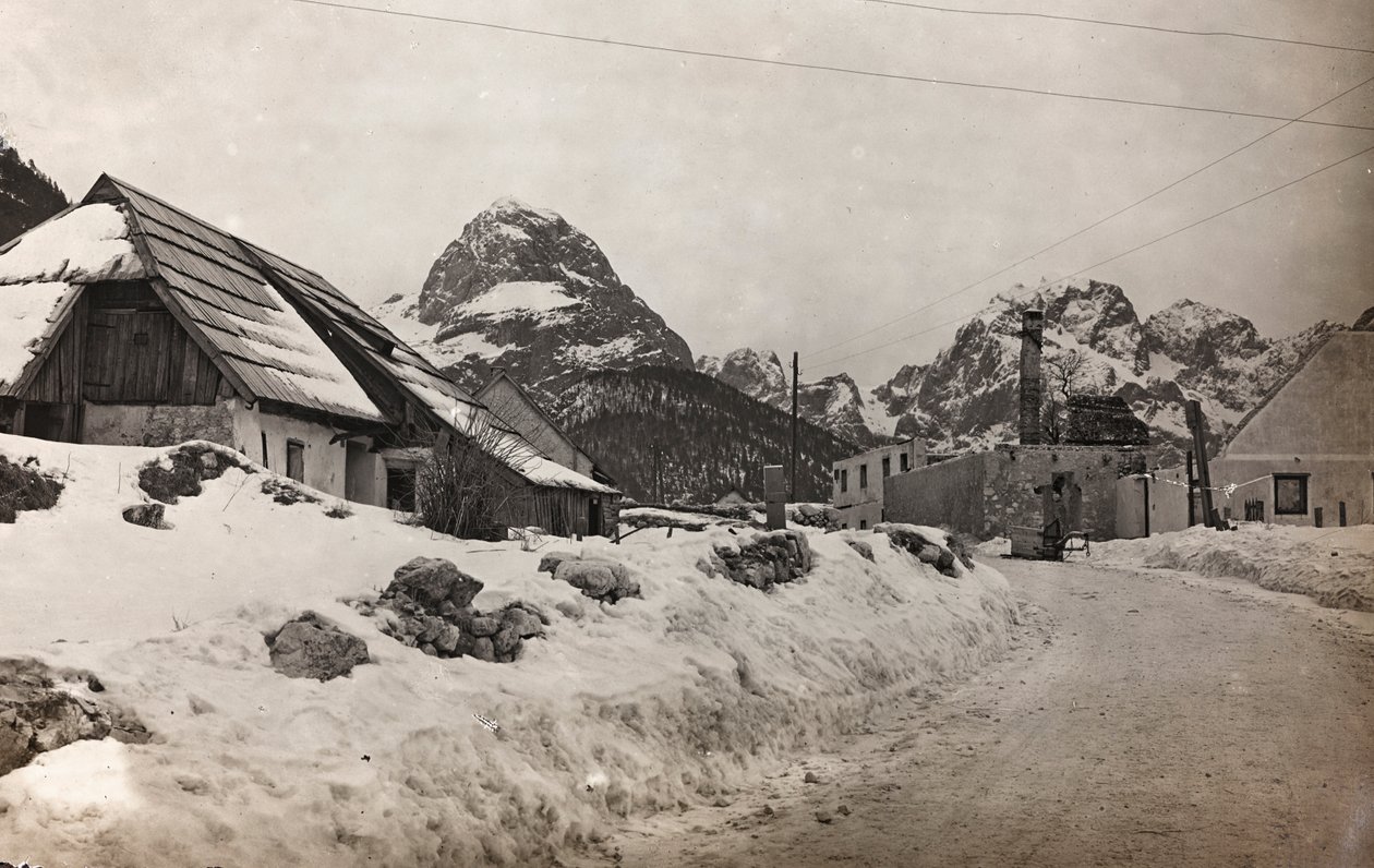 Álbum "Meine weltkriegs - Erinnerungen South-West Front (Caríntia, Itália, Tirol do Sul) (My world war - memories of the South-Western Front in Carinthia, Italy, Trentino-Alto Adige) 31/03/1915-12/11/1918 - Josef Zohles Wien ": vista da Cave del Predil (b/ de Josef Zohles
