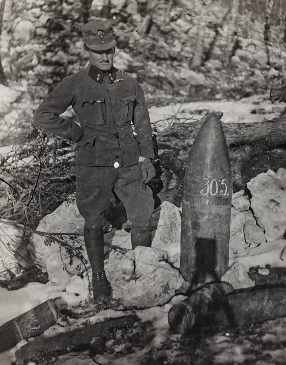 Álbum "Meine weltkriegs - Erinnerungen South-West Front (Caríntia, Itália, Tirol do Sul) (My world war - memories of the South-Western Front in Carinthia, Italy, Trentino-Alto Adige) 31/03/1915-12/11/1918 - Josef Zohles Wien ": soldado com bala (p/b ph de Josef Zohles
