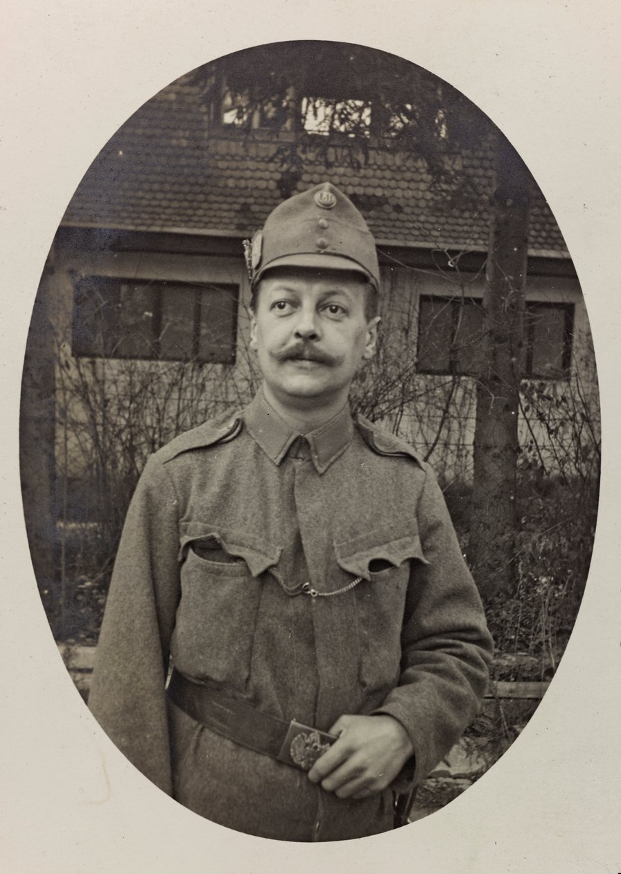 Álbum "Meine weltkriegs - Erinnerungen South-West Front (Caríntia, Itália, Tirol do Sul) (My world war - memories of the South-Western Front in Carinthia, Italy, Trentino-Alto Adige) 31/03/1915-12/11/1918 - Josef Zohles Wien ": retrato de soldado (p/b ph de Josef Zohles