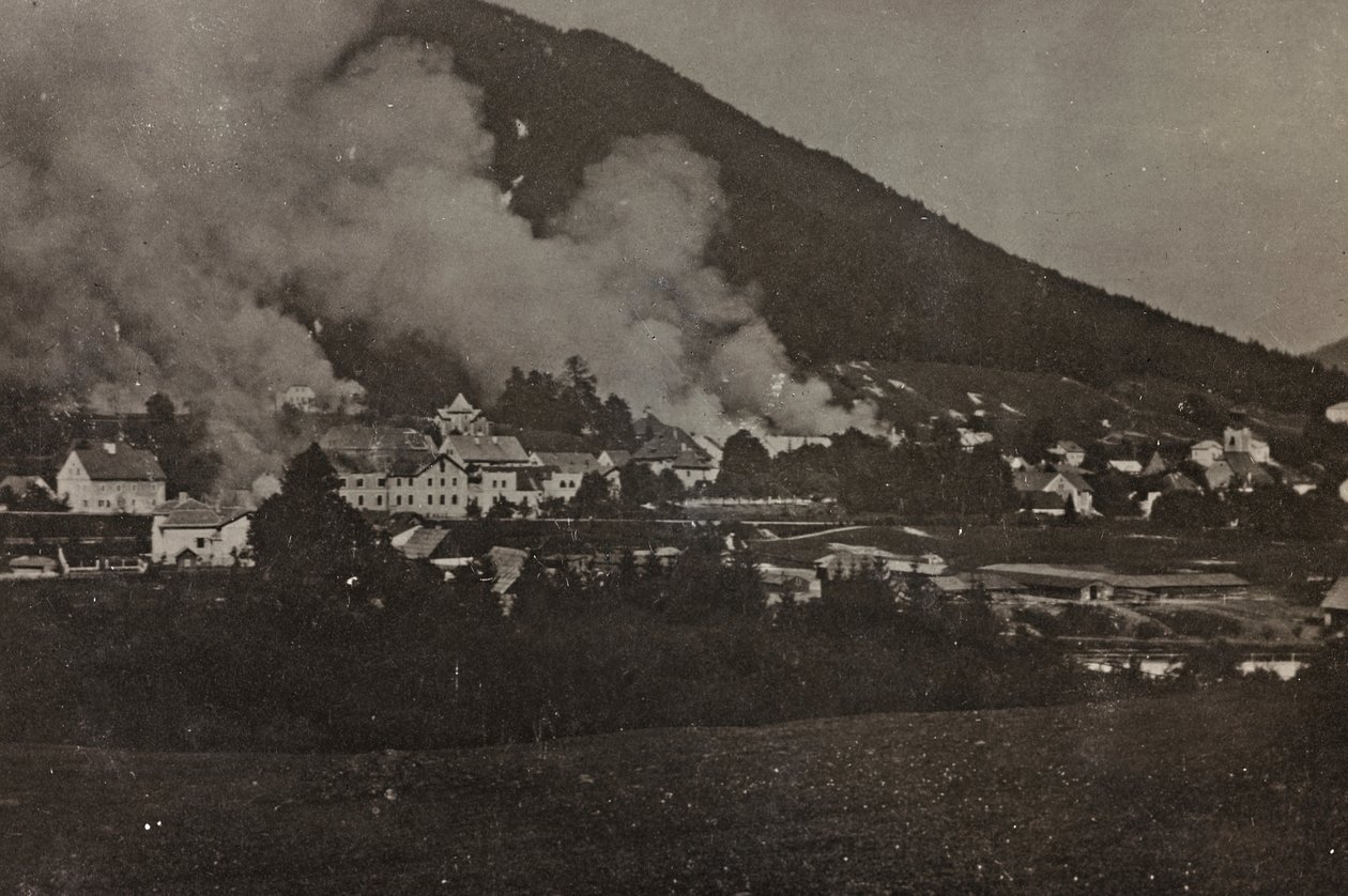 Álbum "Meine weltkriegs - Erinnerungen South-West Front (Caríntia, Itália, Tirol do Sul) (My world war - memories of the South-Western Front in Carinthia, Italy, Trentino-Alto Adige) 31/03/1915-12/11/1918 - Josef Zohles Wien ": bombardeamentos em Tarvisio  de Josef Zohles