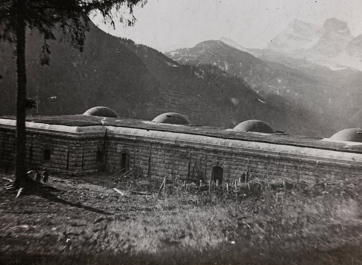 Álbum "Meine weltkriegs - Erinnerungen South-West Front (Caríntia, Itália, Tirol do Sul) (My world war - memories of the South-Western Front in Carinthia, Italy, Trentino-Alto Adige) 31/03/1915-12/11/1918 - Josef Zohles Wien ": uma fortaleza italiana (p/b  de Josef Zohles