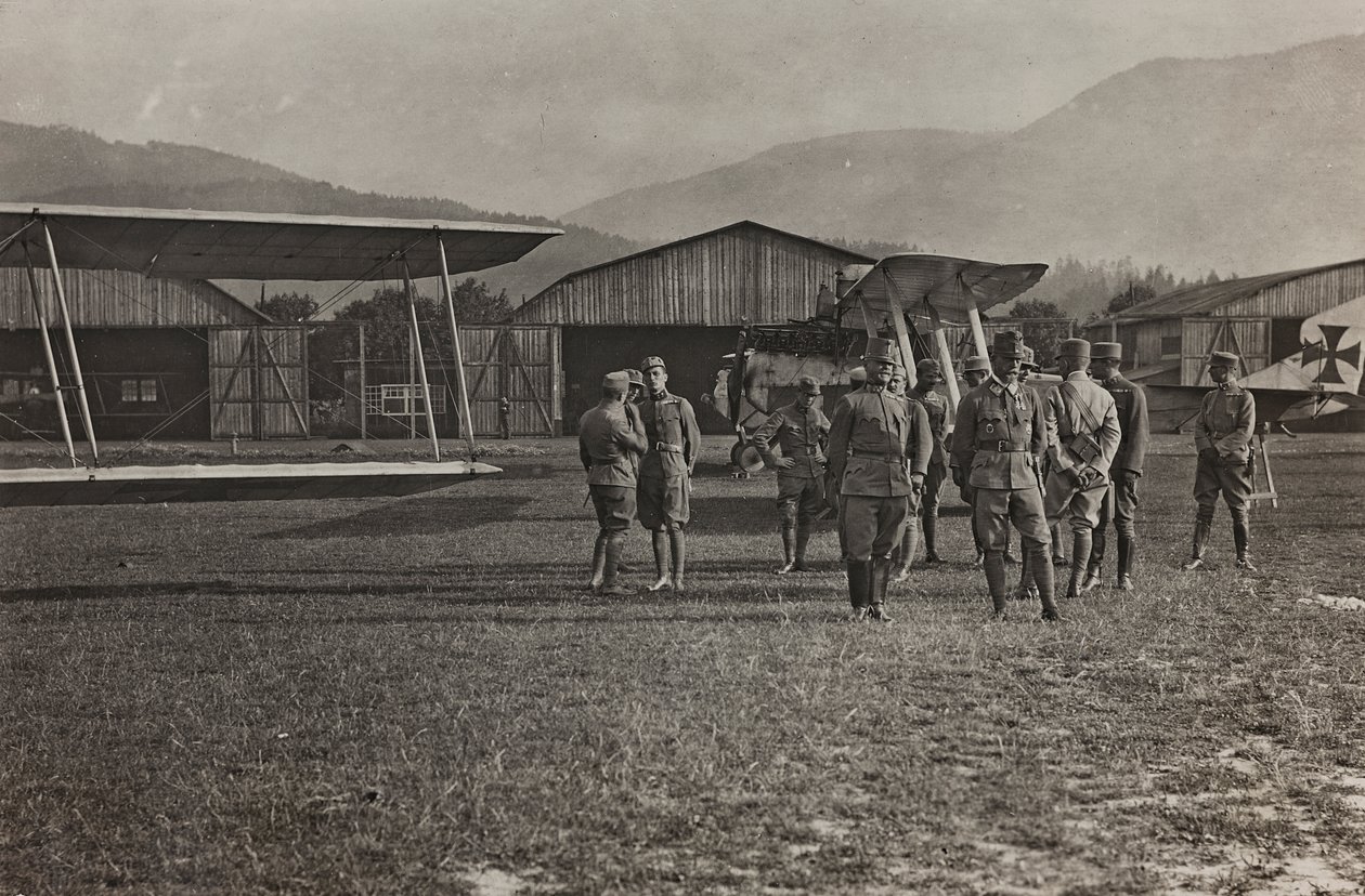 Álbum "Meine weltkriegs - Erinnerungen the South-West Front (Carinthia, Italien, South Tyrol) (My world war - memories of the South-Western Front in Carinthia, Italy, Trentino Alto Adige) 31 / III / 1915-12 / XI / 1918 - Josef Zohles Wien ": aeródromo (p/b de Josef Zohles