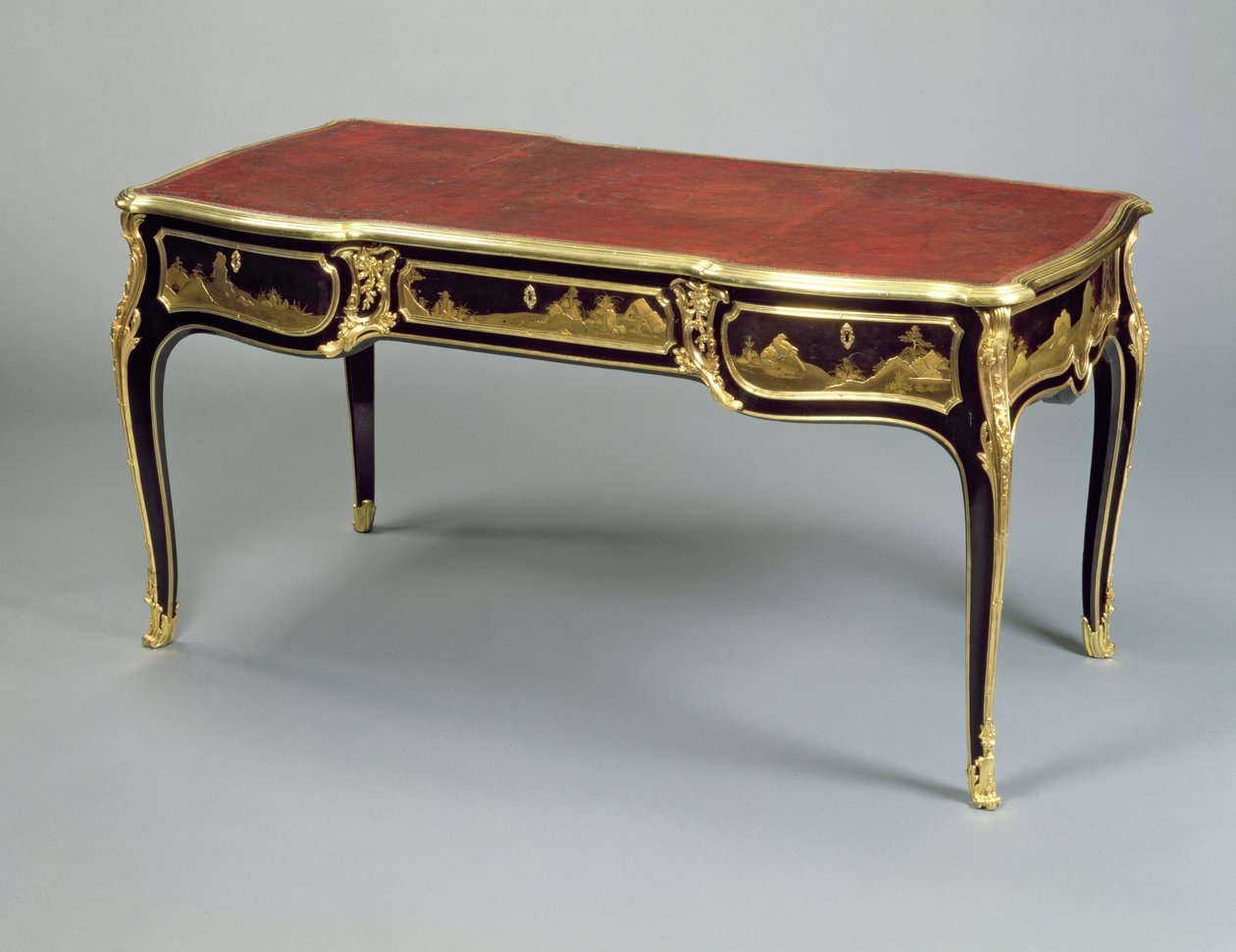 Louis XV Bureau Plat, c.1775 (madeira lacada, ebonizada) de Joseph Baumhauer