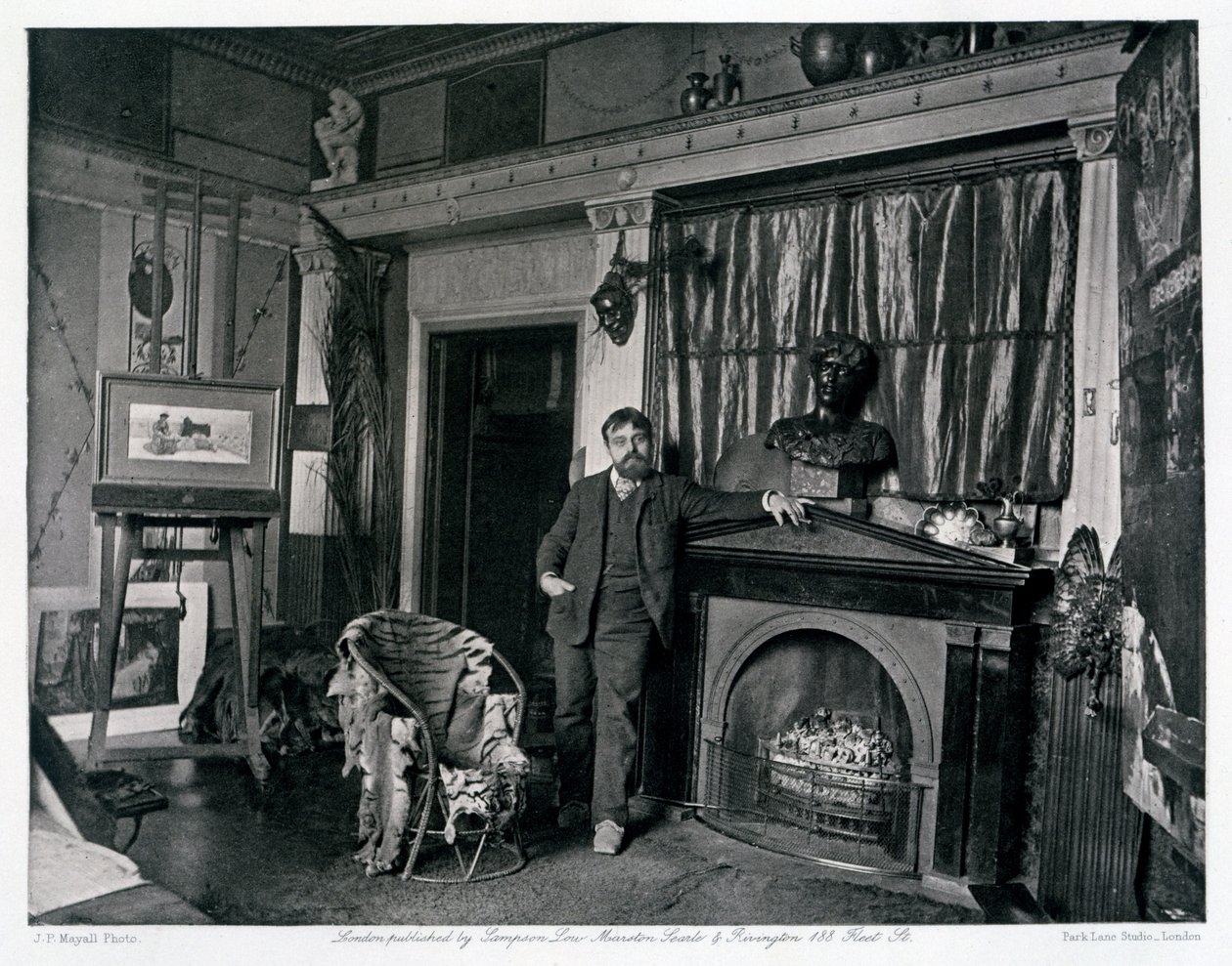 L. Alma-Tadema em seu ateliê c.1884 (bw photo) de Joseph Parkin Mayall