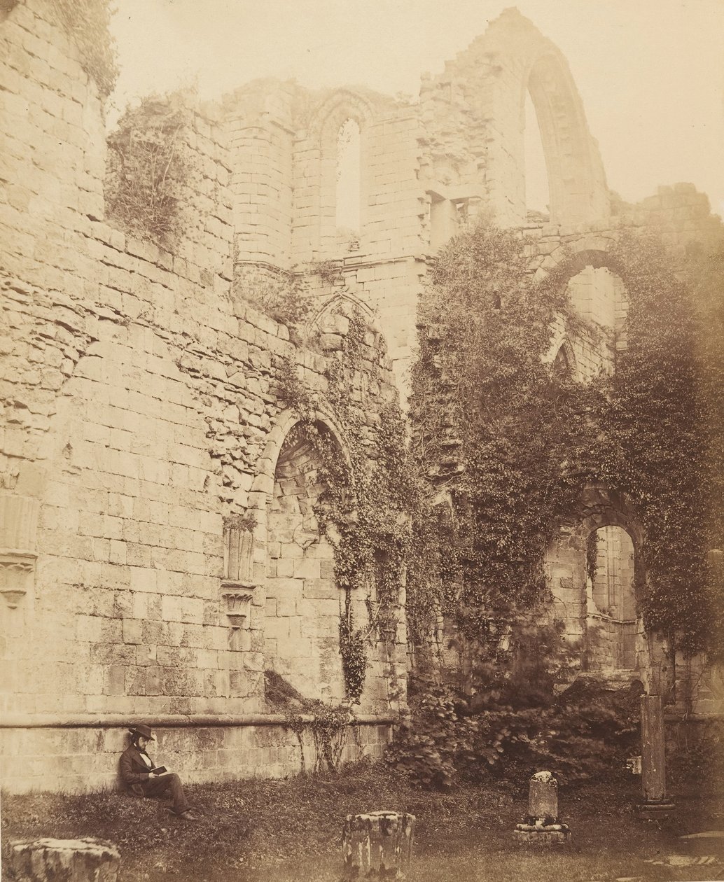 Abadia de Fountains. Interior da Casa Capitular, 1850s. de Joseph Cundall