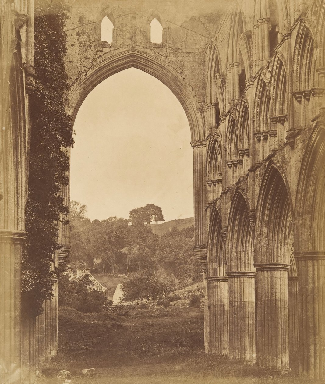 Abadia de Rievaulx. Interior do Coro, década de 1850. de Joseph Cundall
