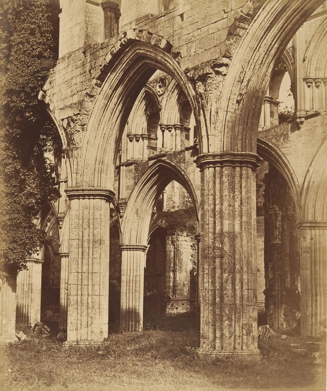 Abadia de Rievaulx. Olhando através do coro, década de 1850. de Joseph Cundall