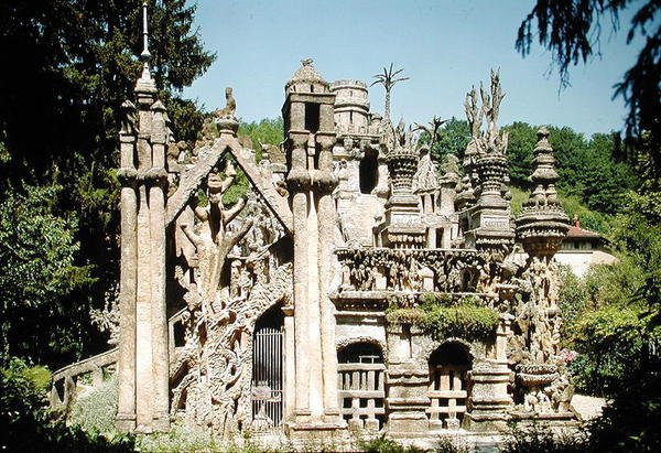 O Palácio Ideal, construído entre 1879 e 1912 de Joseph Ferdinand Cheval