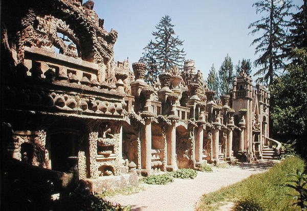 O Palácio Ideal, construído entre 1879 e 1912 de Joseph Ferdinand Cheval