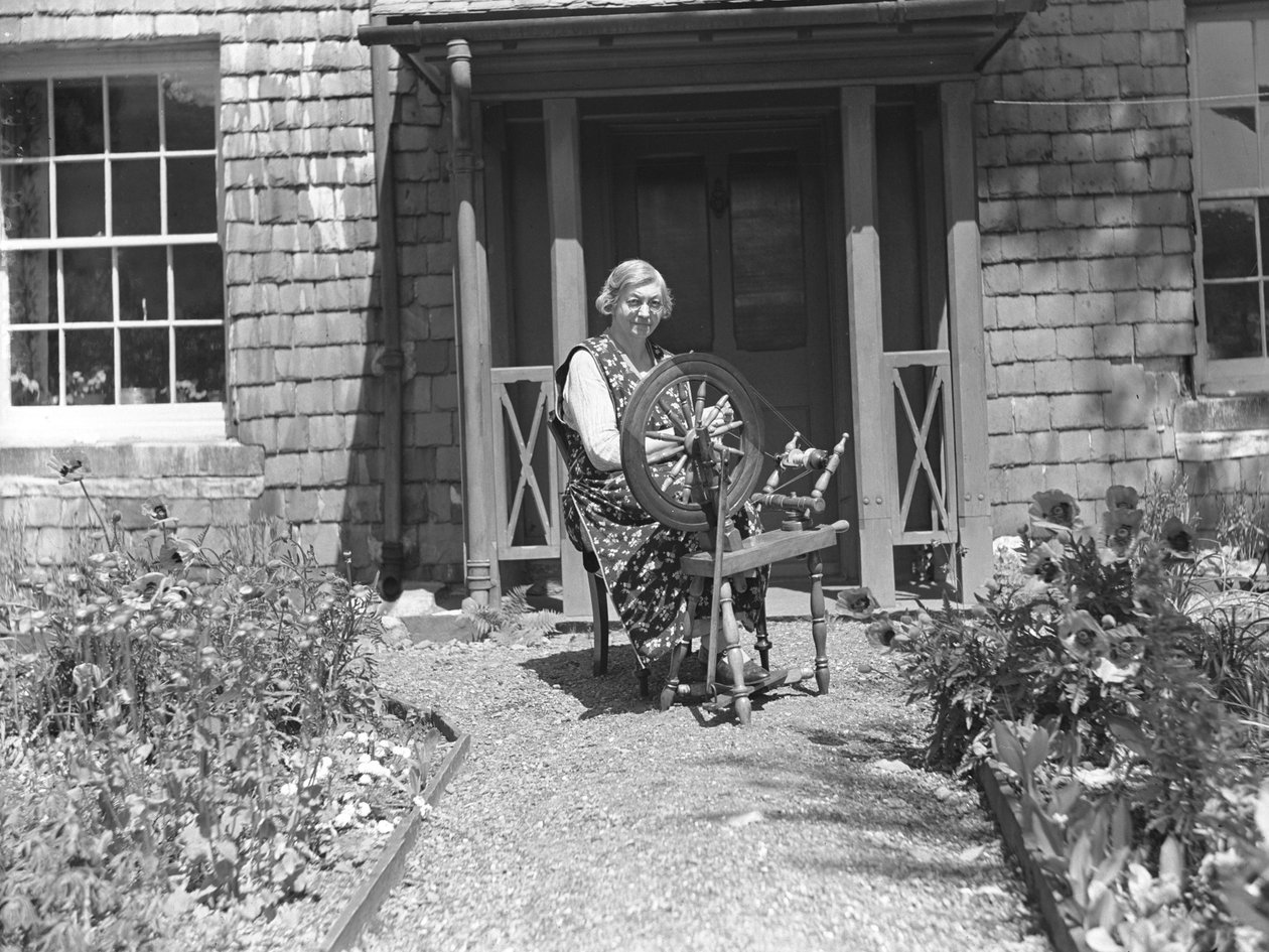 Fiandeira com roda de fiar em Tilberthwaite de Joseph Hardman