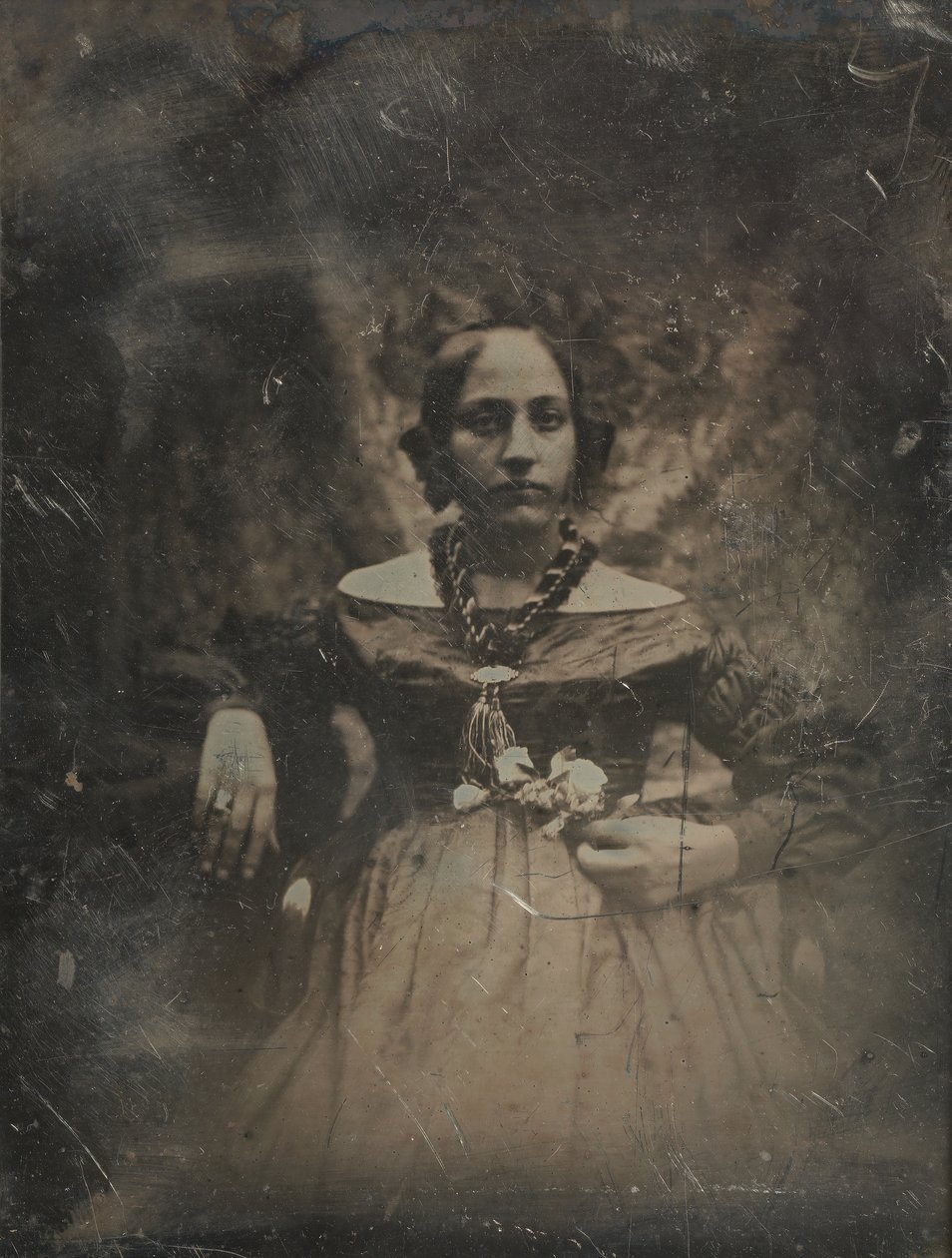 Jovem mulher segurando uma flor, ca. 1842. de Joseph Philibert Girault De Prangey