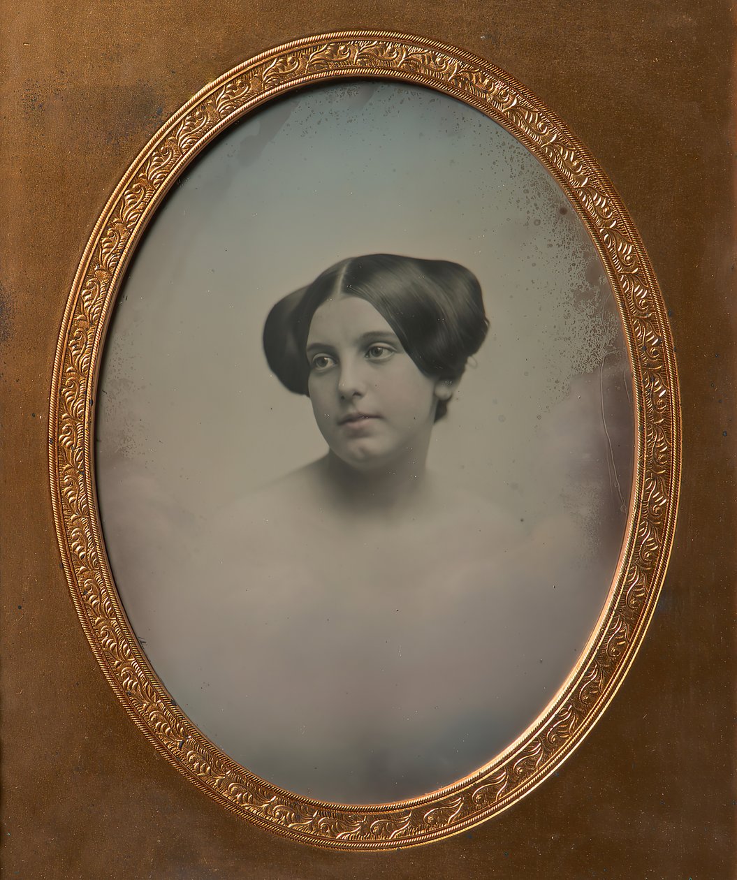Jovem Mulher com Cabelo Estilizado em Dois Pãezinhos, 1850s. Criadoras: Josiah Johnson Hawes, Albert Sands Southworth. de Josiah Johnson Hawes, Albert Sands Southworth