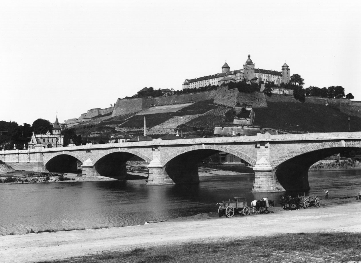 Fortress Marienberg Fortress visto da ponte de Ludwigs, Wuerzburg, c.1910 de Jousset