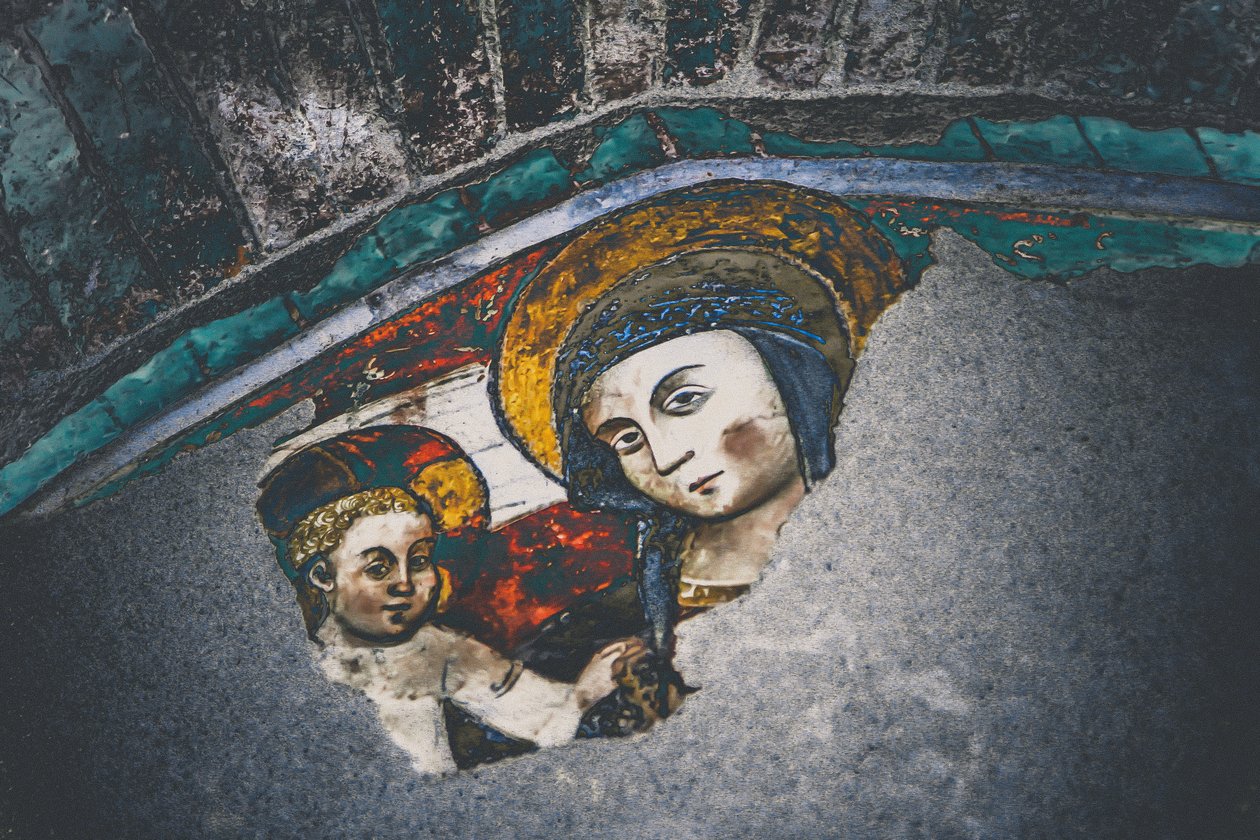 Madona e Menino, da série Maria e Jesus em Savonna, 2015 (fotografia) de Joy Lions