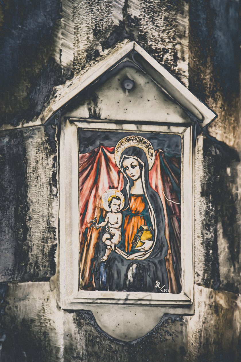 Mãe e filho, da série Maria e Jesus em Savonna, 2015 (fotografia) de Joy Lions