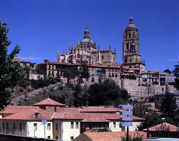 Vista da catedral do sul, 1525-77 de Juan and Rodrigo Gil de Hontanon