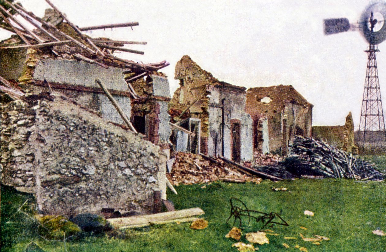 Edifícios destruídos em Villeneuve-Lez-Charleville ao sul de Reims durante a Batalha do Marne, em setembro de 1914 (automático) de Jules Gervais Courtellemont