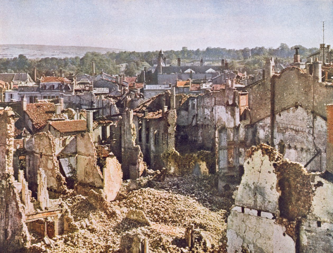 Ruínas de Verdun após 8 meses de bombardeio, 191617 (depois de uma foto colorida) de Jules Gervais Courtellemont