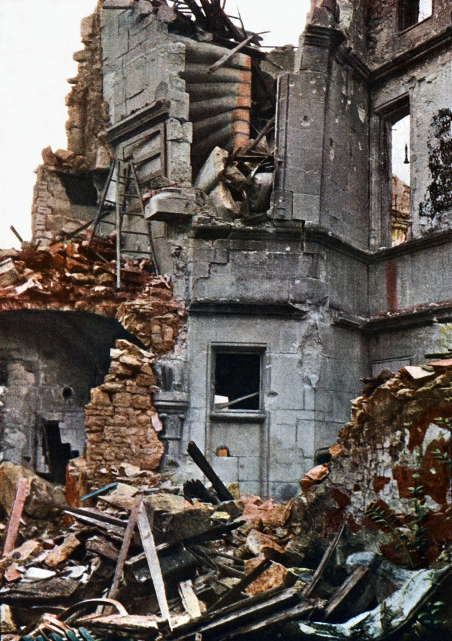 A fortemente danificada Princerie, Verdun, setembro de 1916 (autocrômico) de Jules Gervais Courtellemont