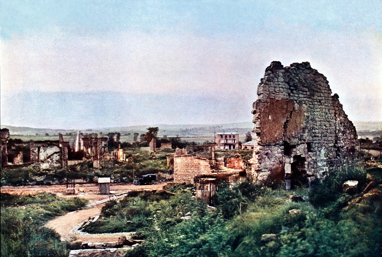As ruínas de Clermont-en-Argonne, a oeste de Verdun, em setembro de 1916 (automático) de Jules Gervais Courtellemont
