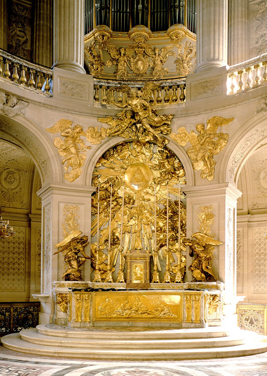 O altar na capela real de Jules Hardouin Mansart