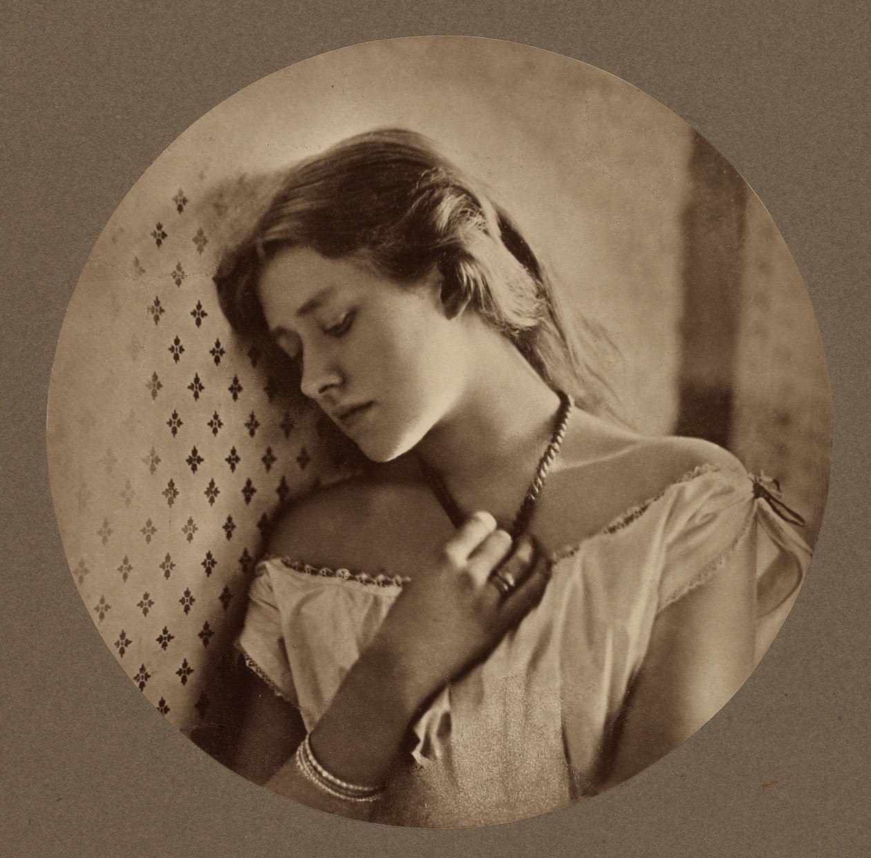 [Ellen Terry aos dezasseis anos] de Julia Margaret Cameron