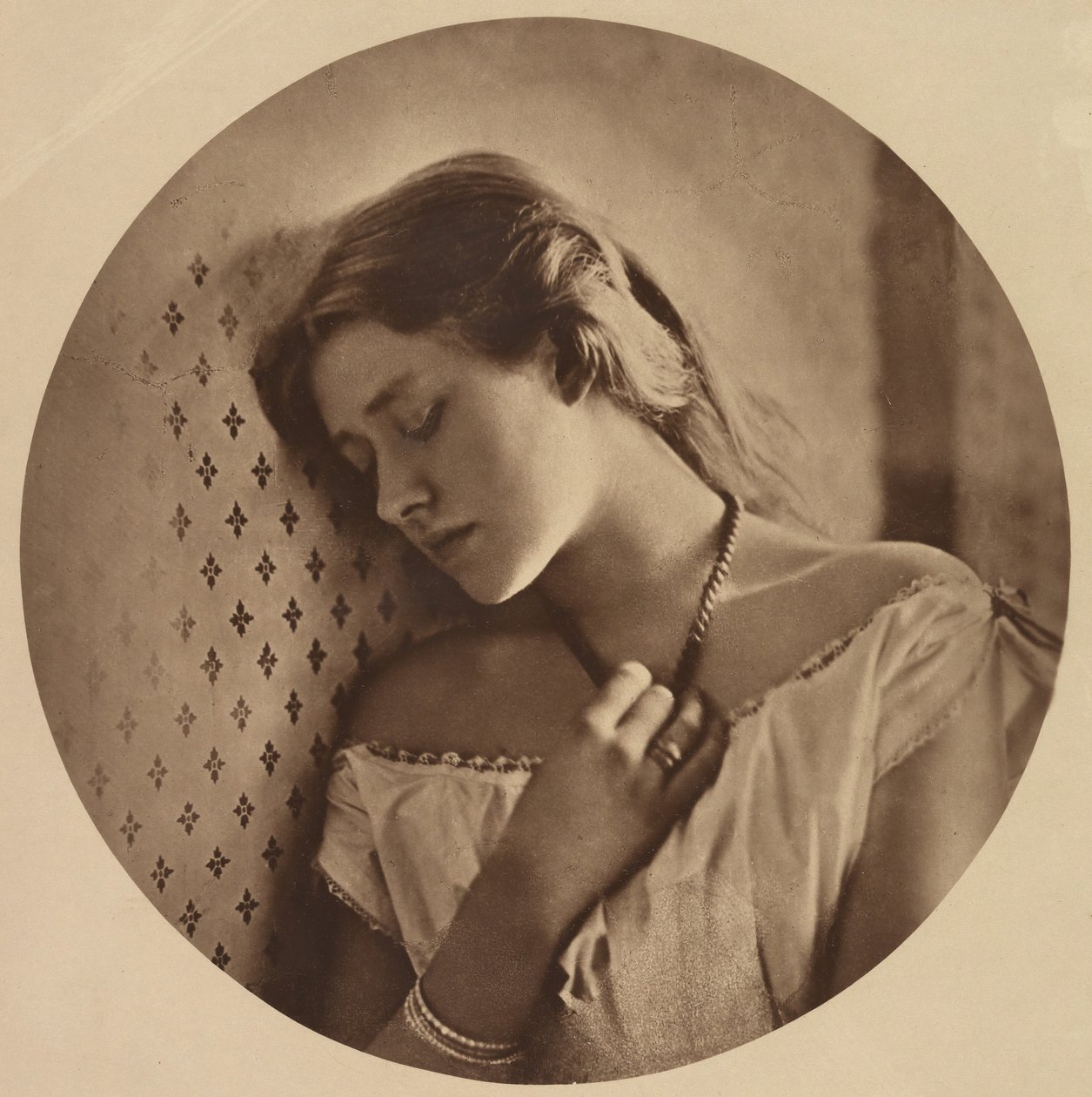 Ellen Terry, aos dezesseis anos de idade, 1864, estampou ca. 1913. de Julia Margaret Cameron