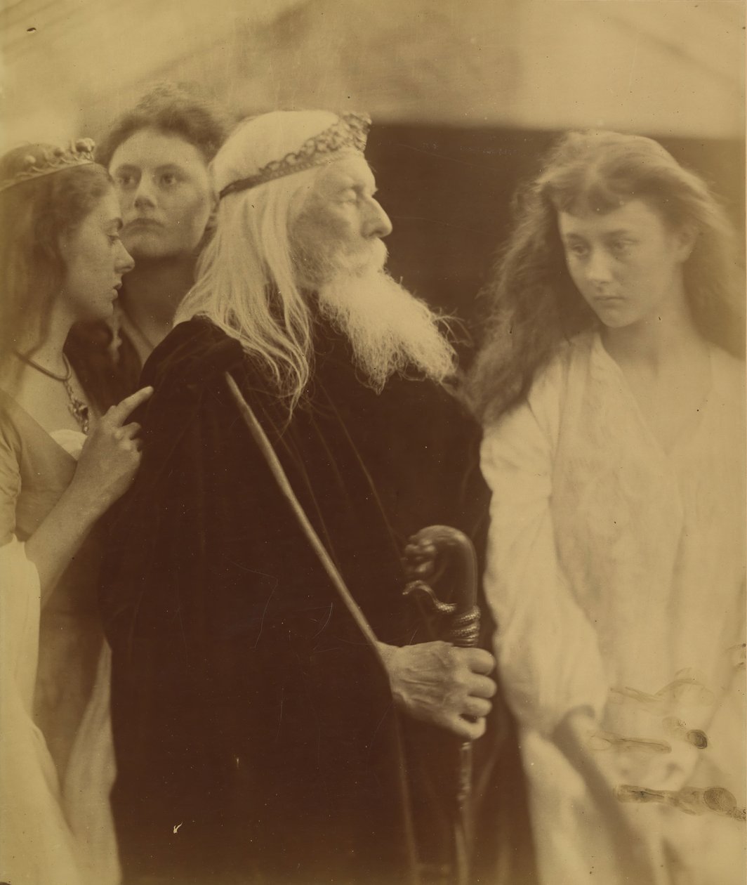 Rei Lear Alotting His Kingdom to His Three Daughters, 1872. de Julia Margaret Cameron