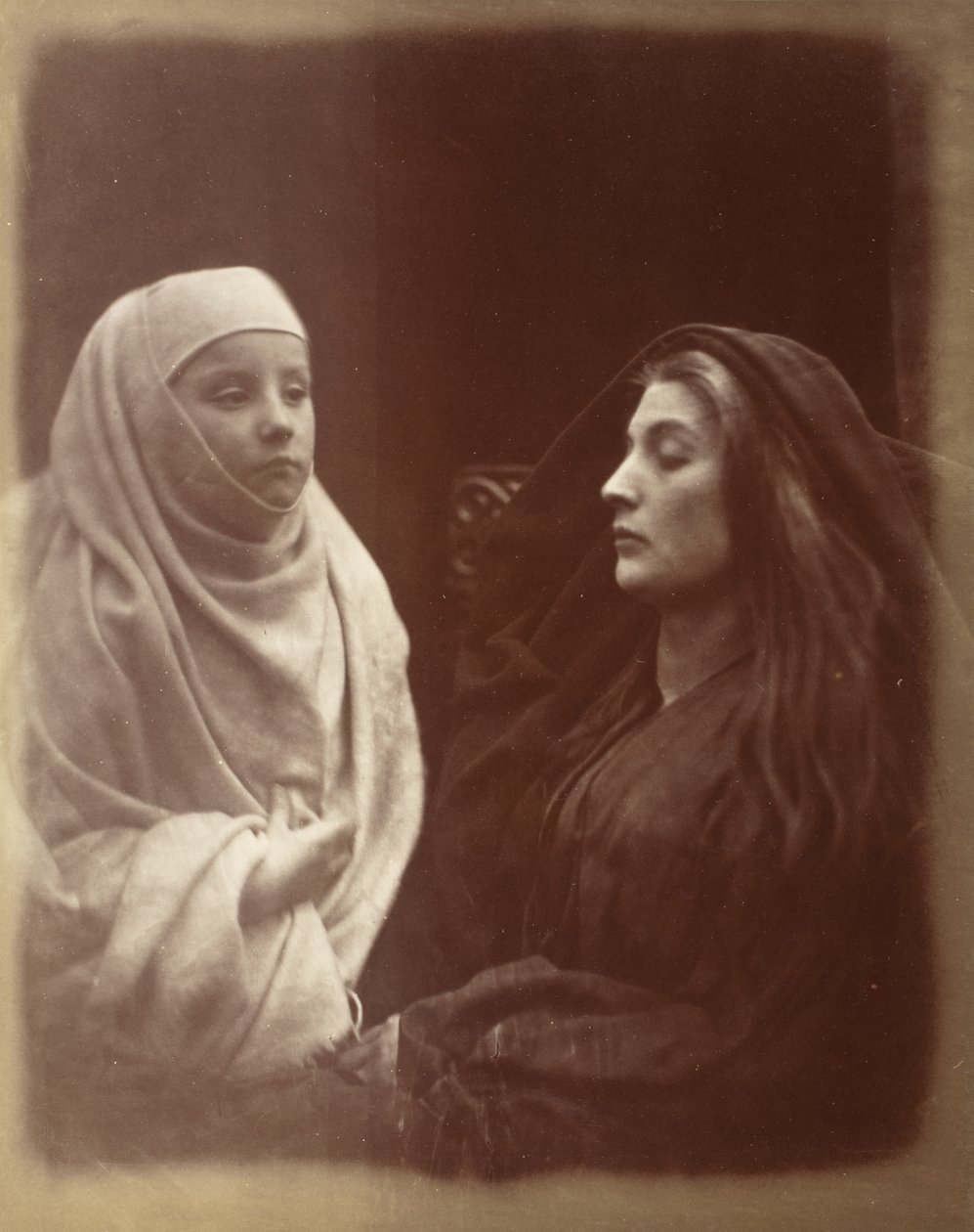 A pequena noviça e a rainha Guinevere na Santa Casa de Almsbury de Julia Margaret Cameron