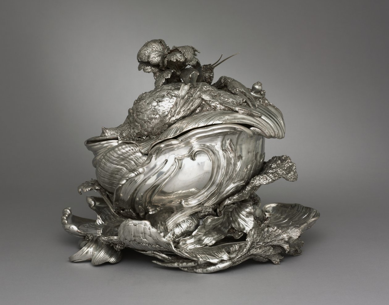Platter, Tureen e Tureen Lid, feitos por Henry Adnet de Juste Aurèle Meissonnier