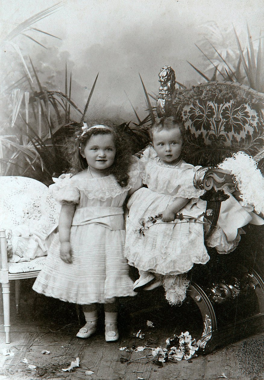 Grã-duquesa Olga Nikolaevna e Tatiana Nikolaievna da Rússia, final do século XIX de K. von Hahn