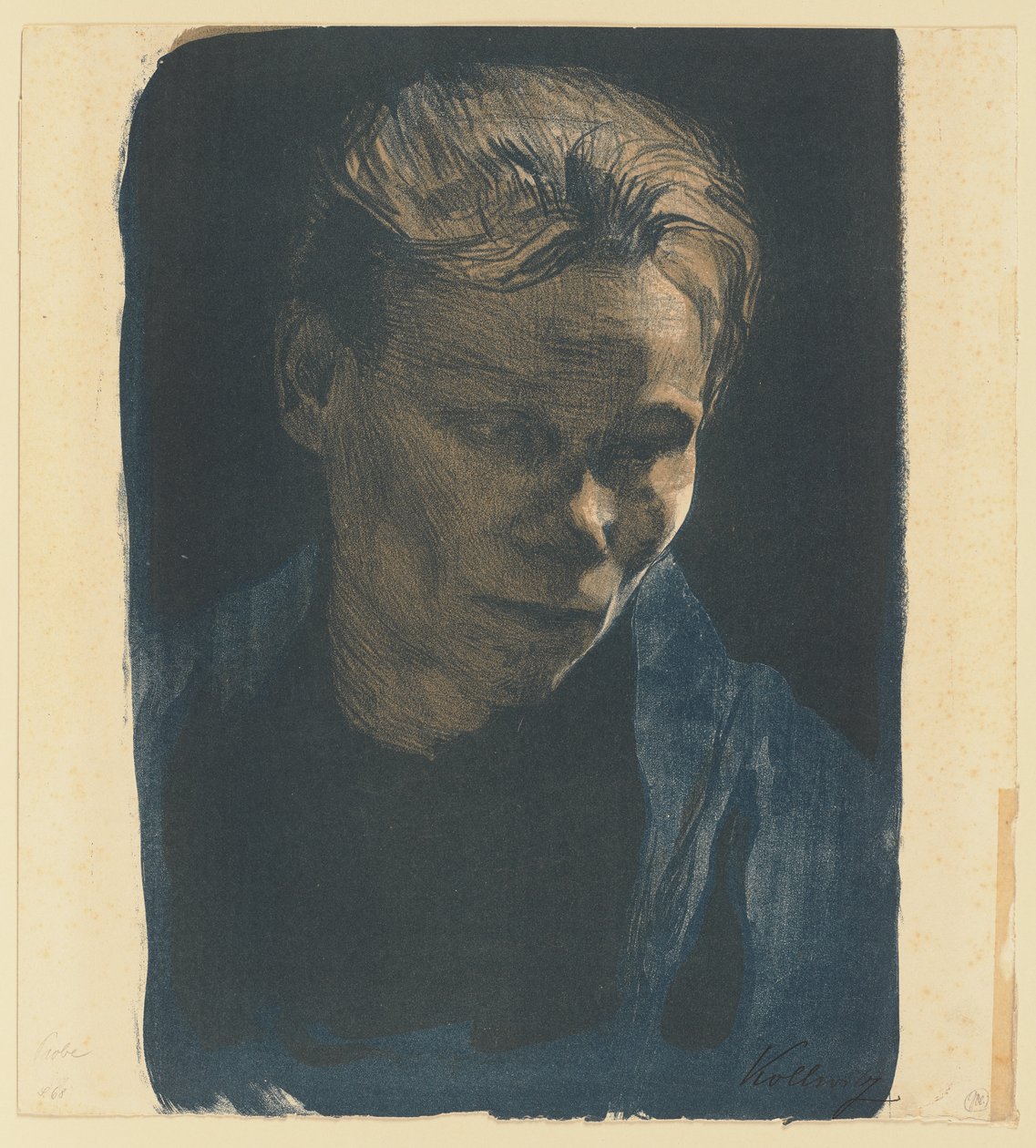 Retrato de meio-corpo de uma mulher trabalhadora com xaile azul de Käthe Kollwitz