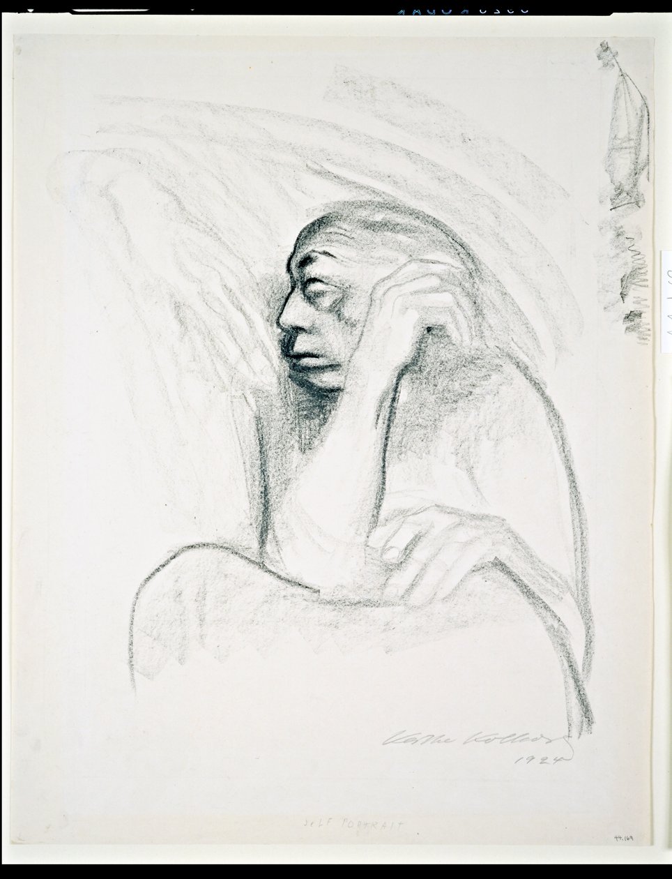 Auto-retrato com a mão da morte, 1924 (carvão no papel) de Käthe Kollwitz