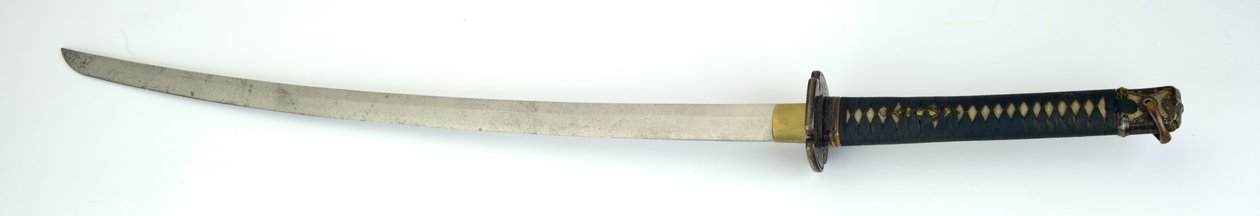 Espada Padrão &39;Kai-gunto&39; para Oficial da Marinha, c.1937-45 (aço, madeira, latão, douramento, corda e pele de raio) de Kanemich Hibino
