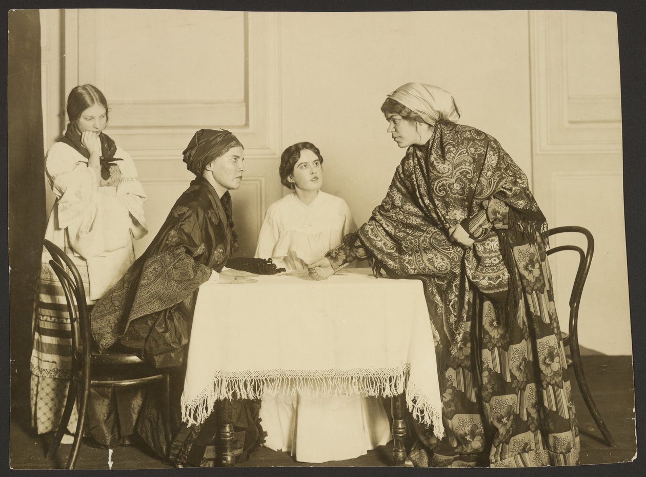 Escola Secundária Feminina de São Petersburgo, Peça de Gogol "O Casamento" de Karl Karlovitz Bulla