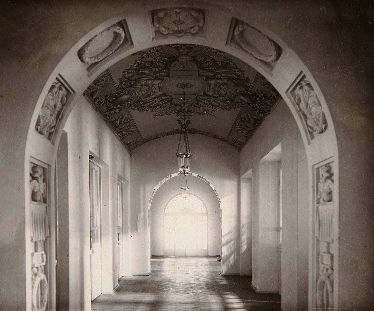 O Museu do Imperial Pushkin Lyceum em São Petersburgo, Rússia, década de 1910. de Karl Kubesch