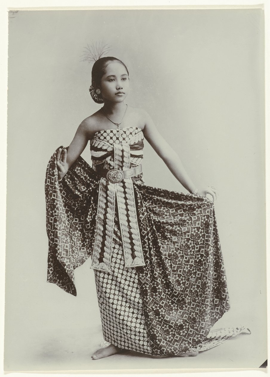 Retrato de estúdio de um bailarino javanês
Retrato de uma jovem javanesa em sarong de Kassian Cephas
