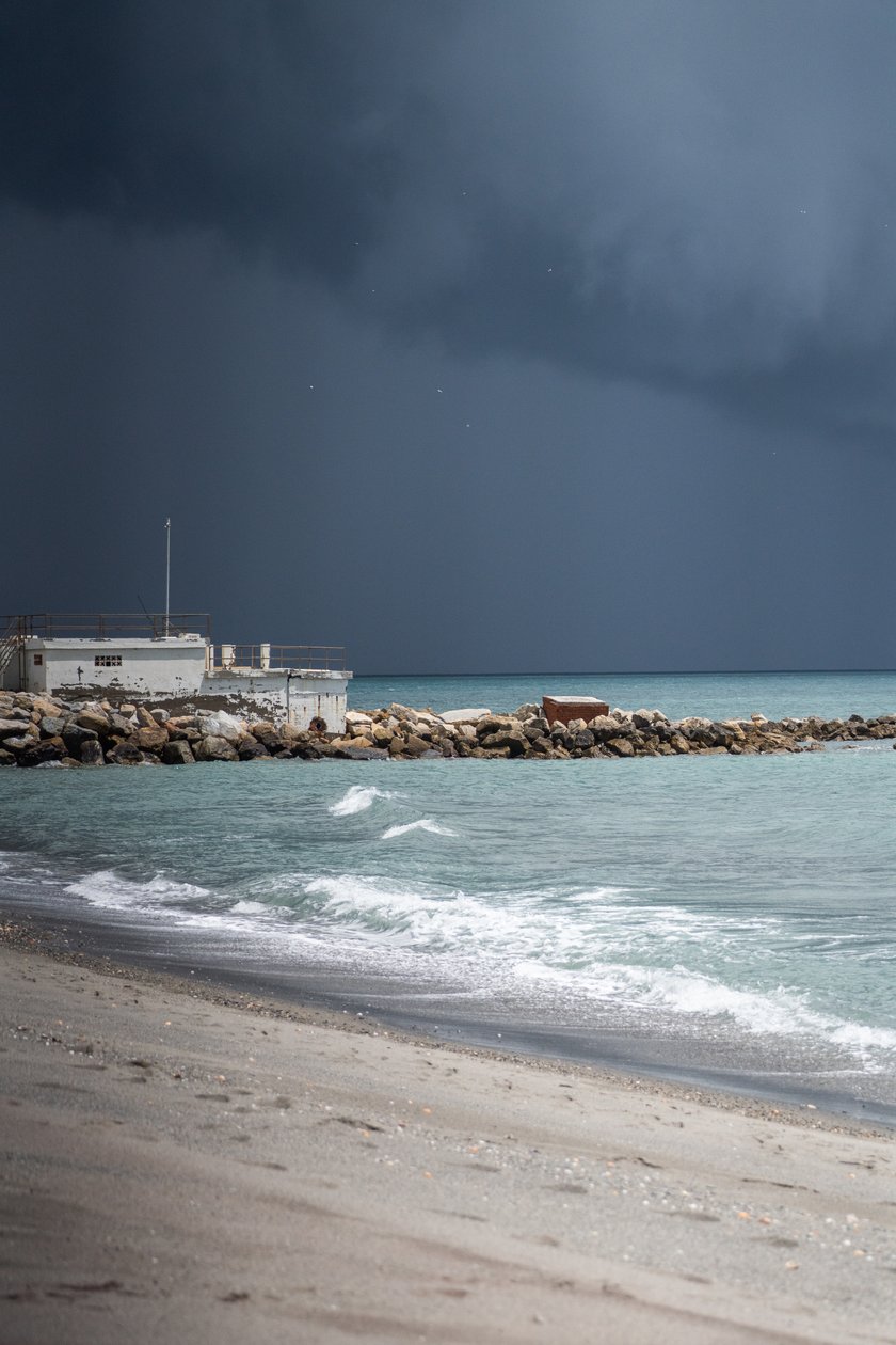 Bunker Beach II, 2021 (foto) de Katha Wood