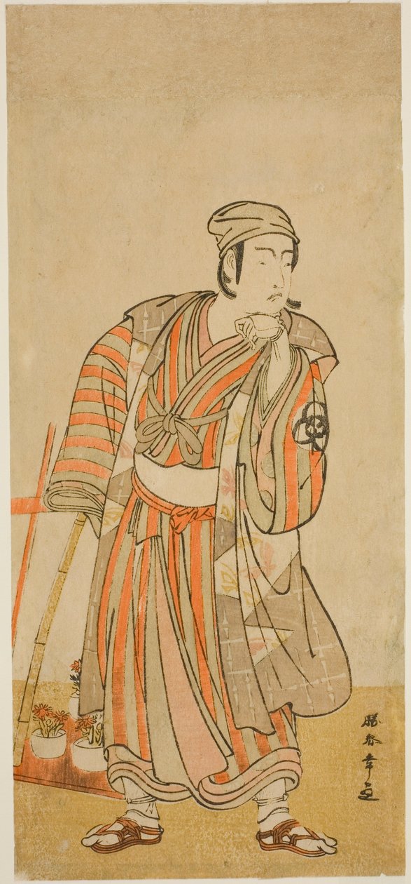 O ator Bando Mitsugoro I como Taira no Tadamori disfarçado de vendedor de plantas em vaso na peça Sakuya Kono Hana no Kaomise, apresentada no Teatro Nakamura no décimo primeiro mês de 1776 de Katsukawa Shunsho