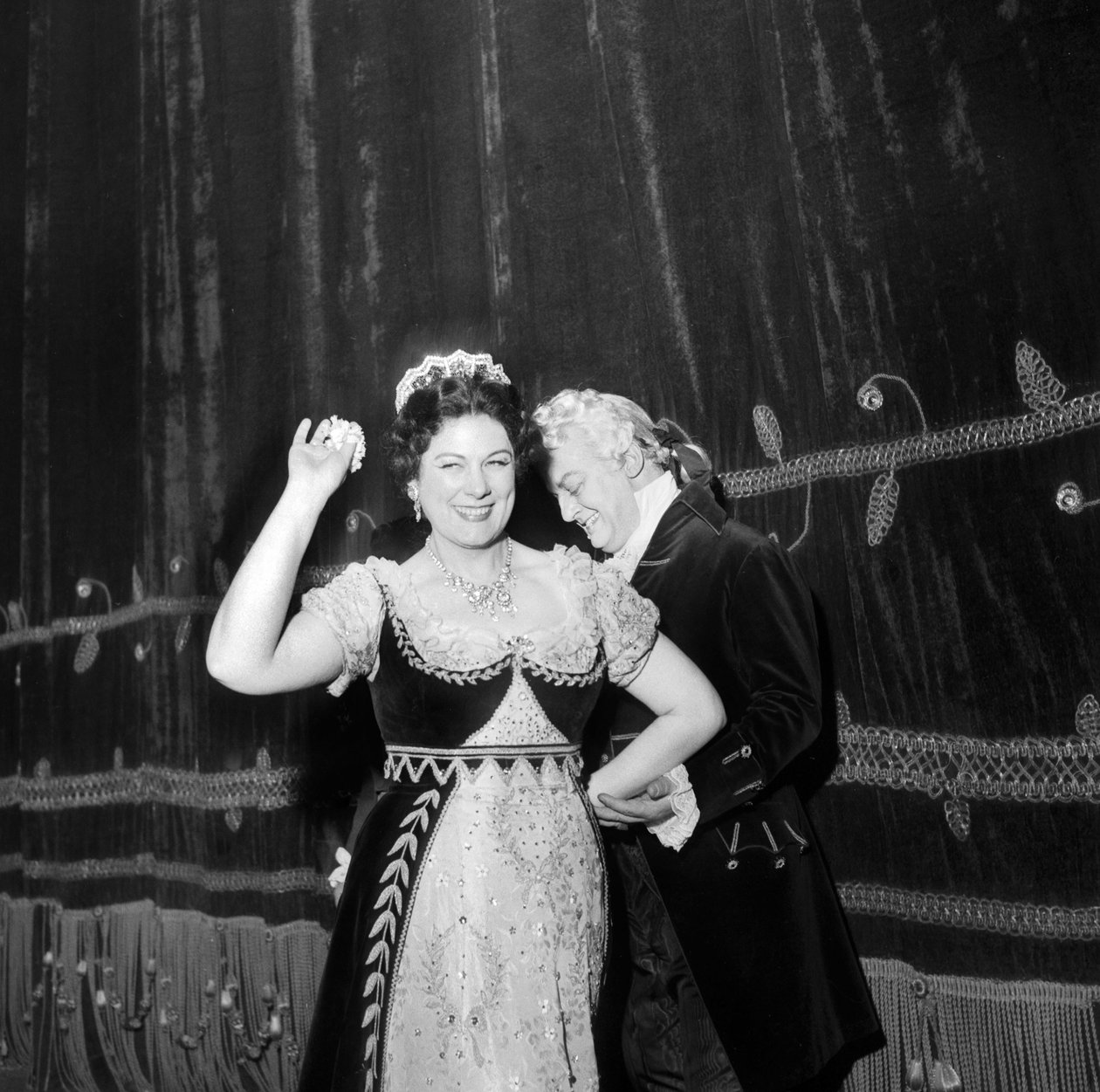 Renata Tebaldi e Tito Gobbi no la Scala, Milão de Alec Hunter