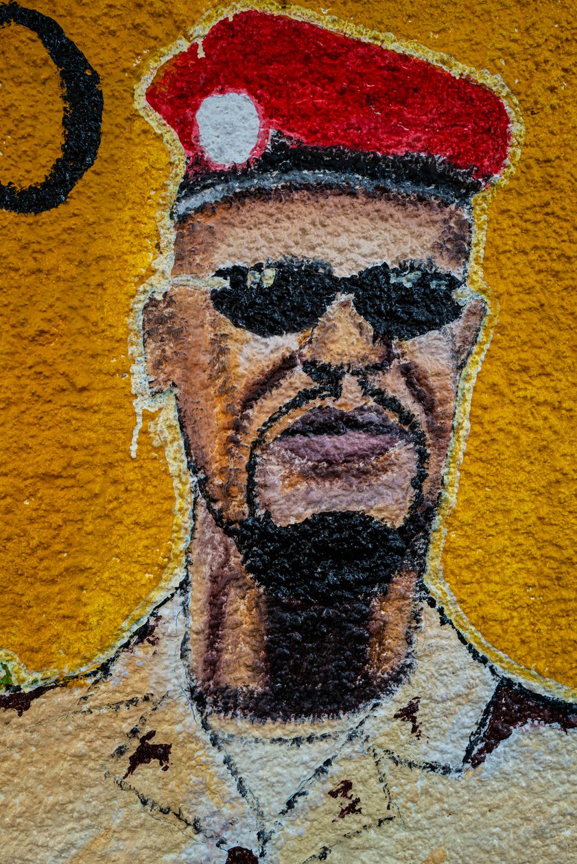 Retrato de arte de rua de Mamadi Doumbouya, Conacri, 2019 de Alec Hunter
